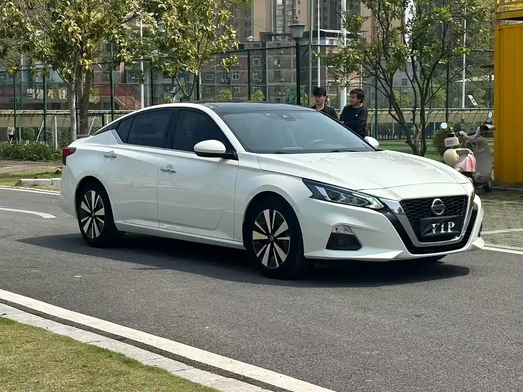 Teana 2.0 L XL Upper Smart Travel
