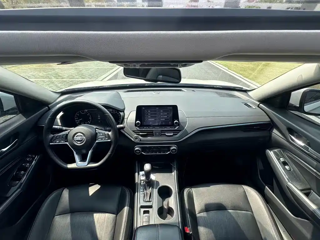 Teana 2.0 L XL Upper Smart Travel