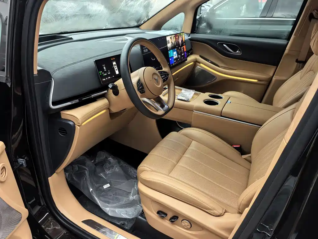 Voyah Dreamer PHEV 4 WD Flagship Kunpeng