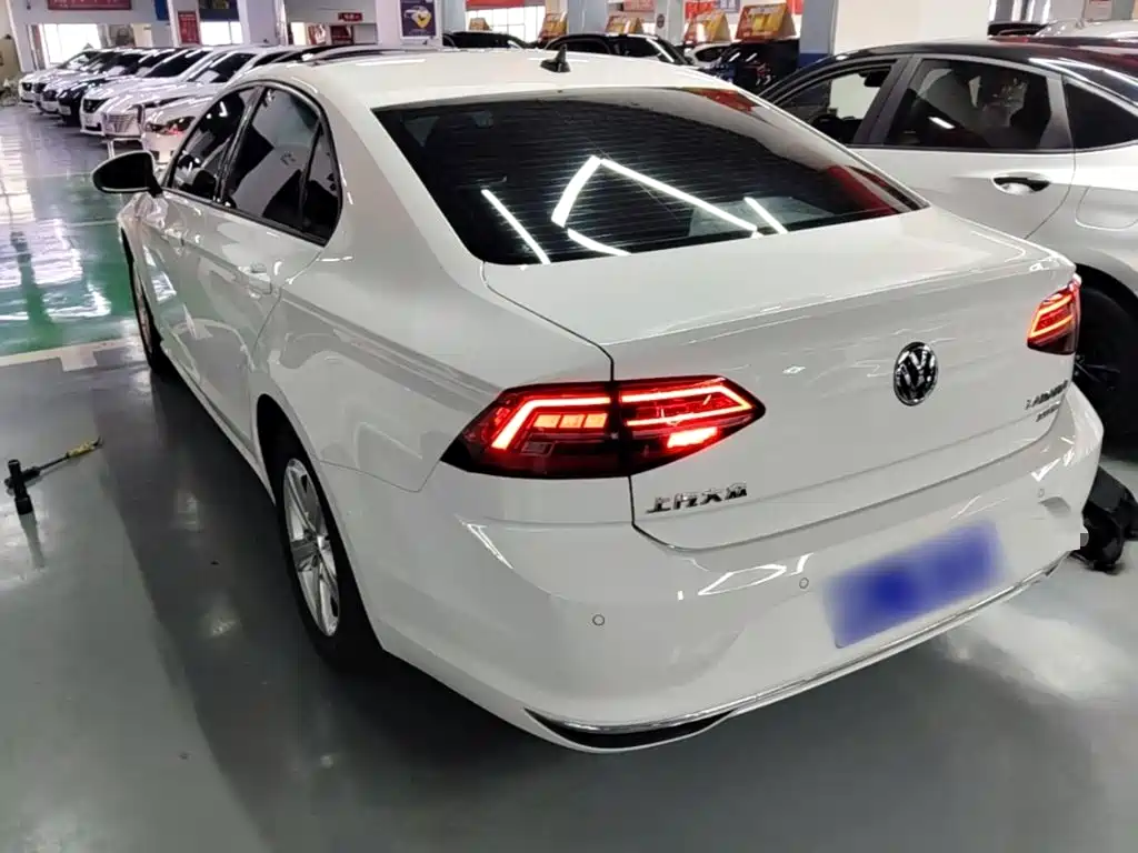Lamando 230 TSI DSG Style