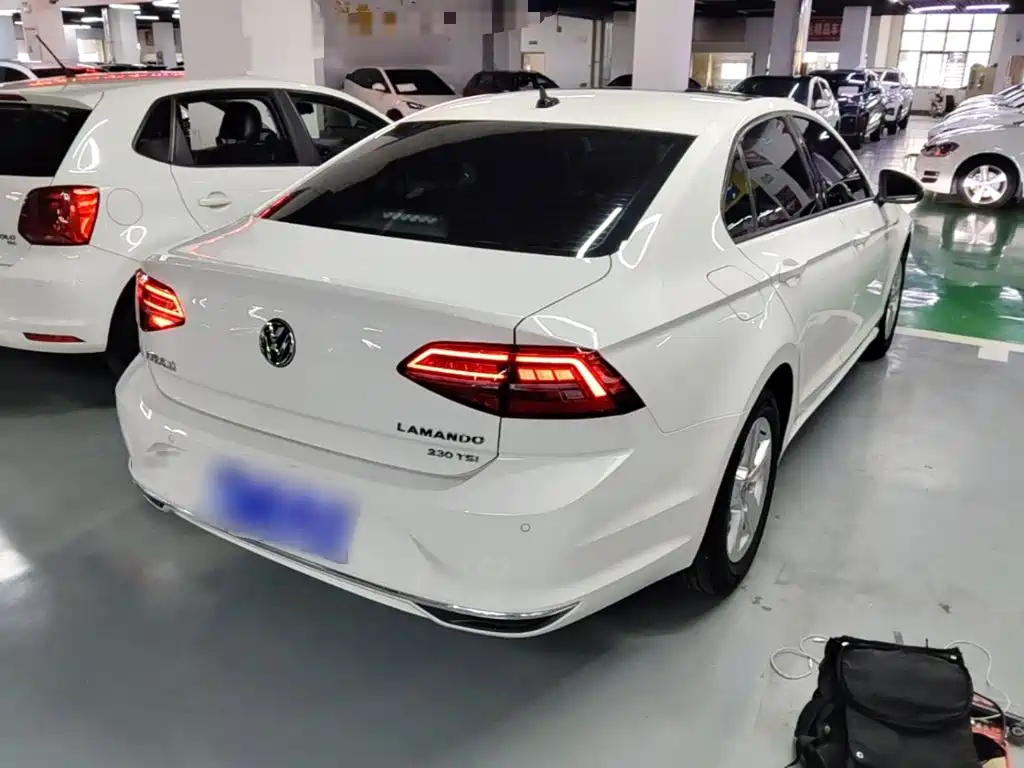 Lamando 230 TSI DSG Style