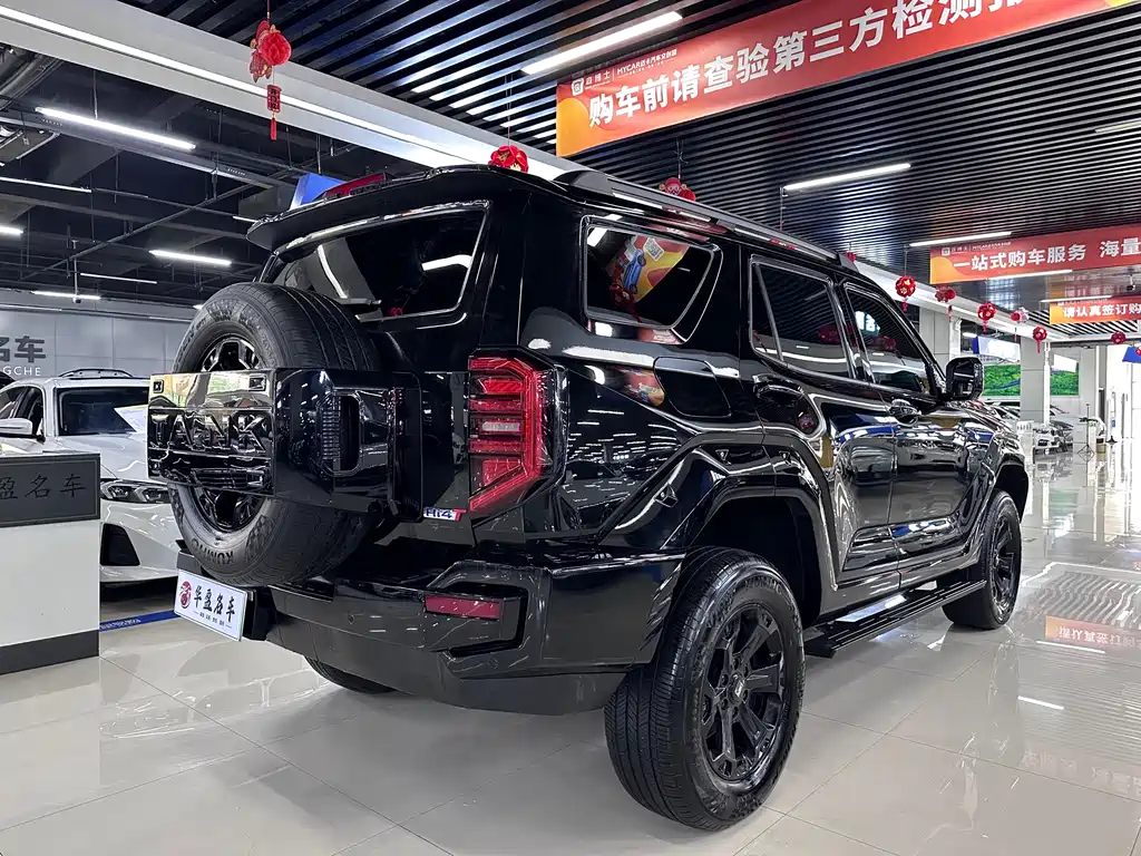 Tank 400 NEV Hi4-T Offroad