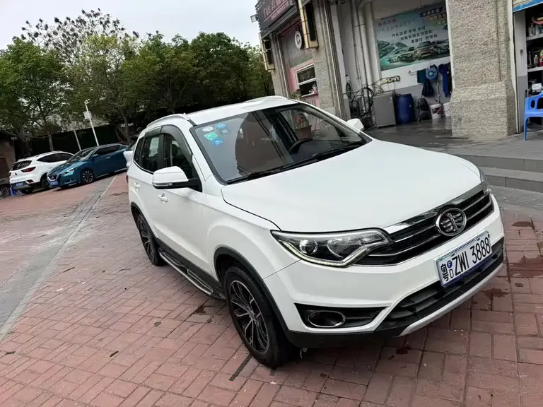 FAW Senya R7 森雅R7 2017款 1.6 L 手动豪华型