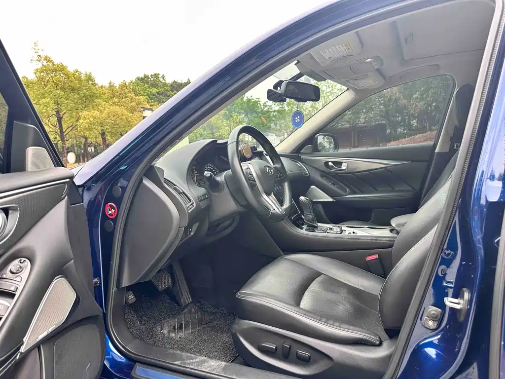 Infiniti Q50 L 2.0 T Progressive Enjoyment CN-VI
