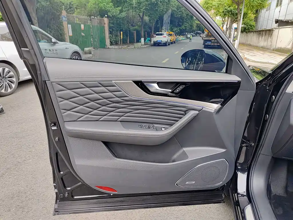 Hongqi HS5 Facelift 2.0 T Connected Flagship Enjoyment 4 WD