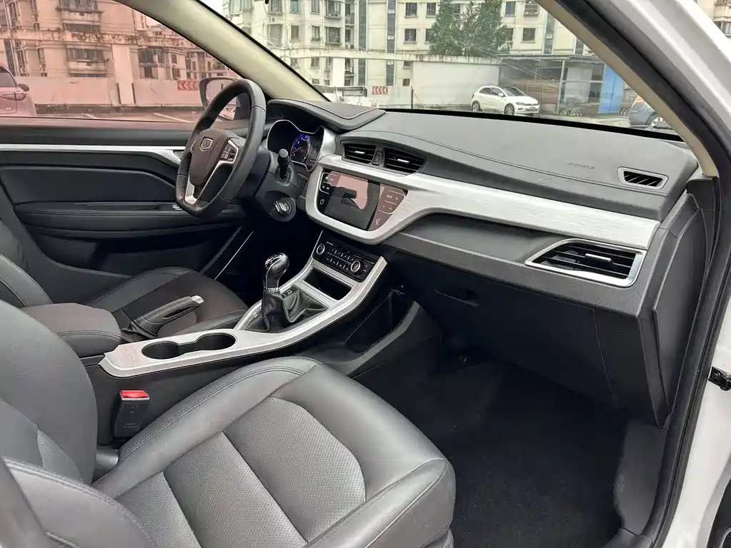 Vision Upgraded 1.5 L Manual Luxury CN-V
