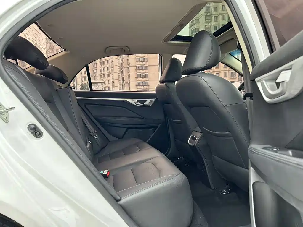 Vision Upgraded 1.5 L Manual Luxury CN-V
