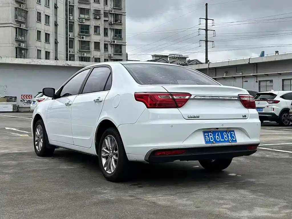 Vision Upgraded 1.5 L Manual Luxury CN-V