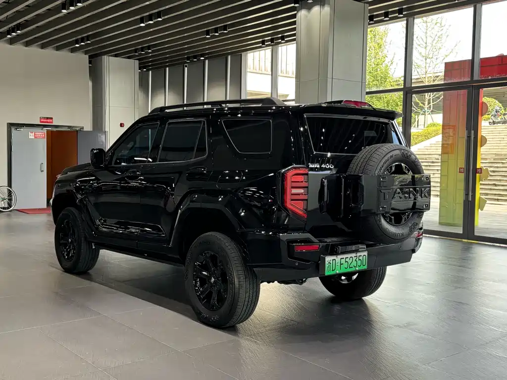 Tank 400 NEV Hi4-T Offroad