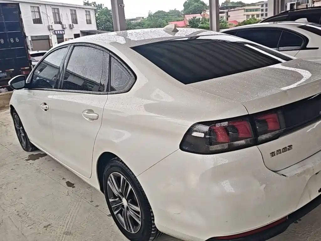 Peugeot 308 1.6 L Manual Fashion