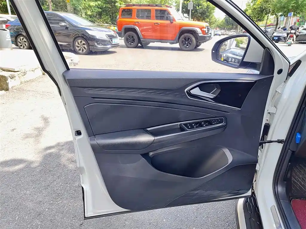 Jetta VS5 280 TSI Auto Progressive