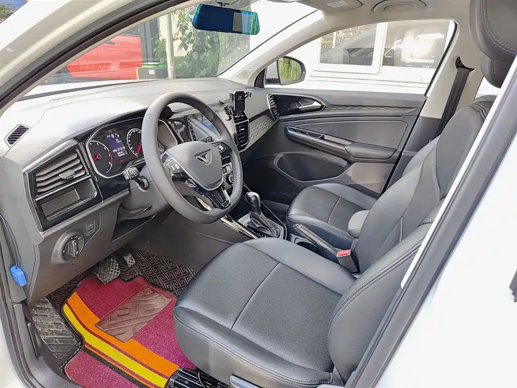 Jetta VS5 280 TSI Auto Progressive
