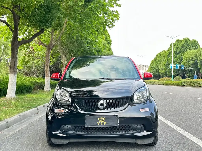 smart fortwo smart fortwo 2018款 0.9 T 66千瓦硬顶先锋版 国V