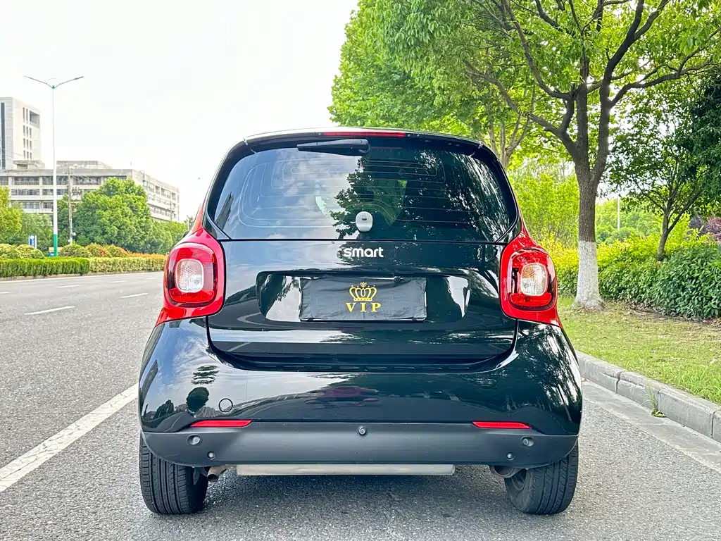 smart fortwo smart fortwo 2018款 0.9 T 66千瓦硬顶先锋版 国V