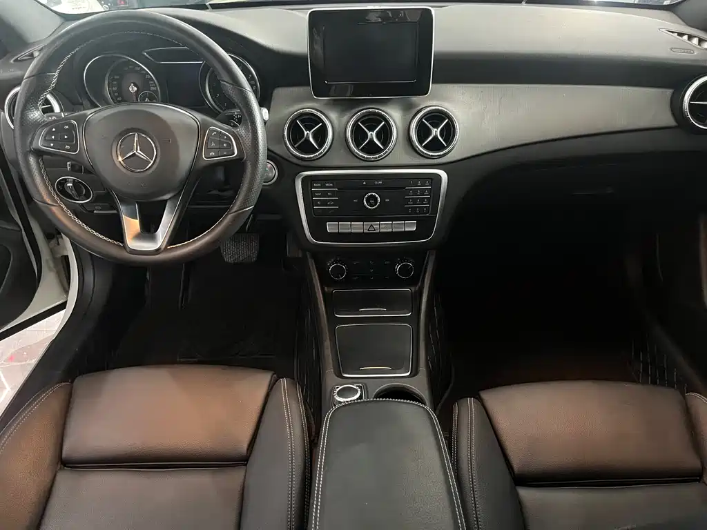 Mercedes-Benz CLA (Import) CLA 200 Fashion