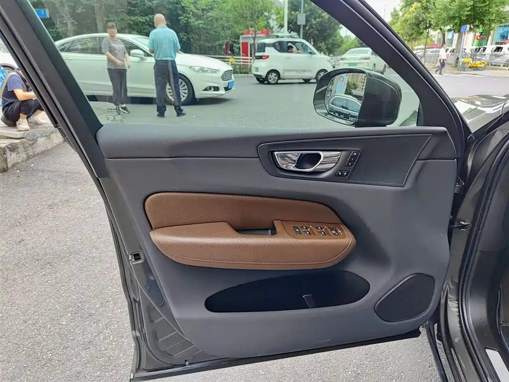 Volvo XC60 T5 4 WD Smart Ease Luxury