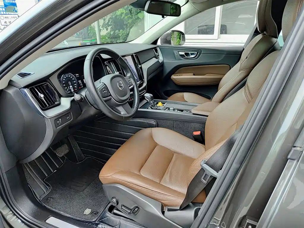 Volvo XC60 T5 4 WD Smart Ease Luxury
