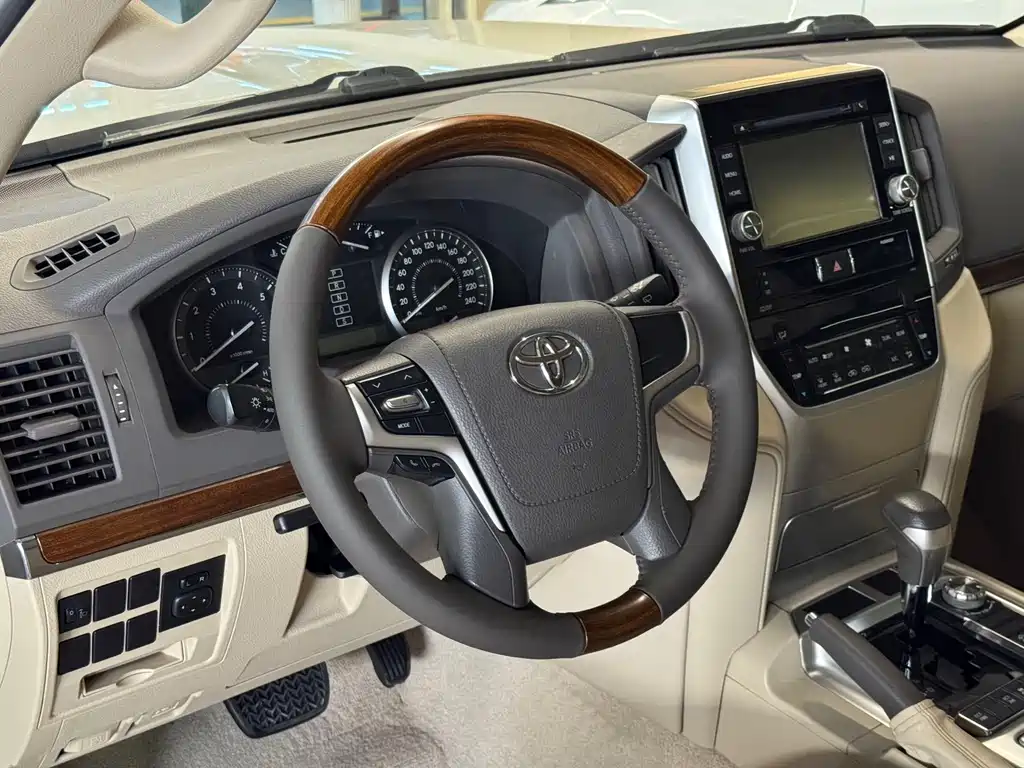 Land Cruiser (Import) 4.0 L Auto