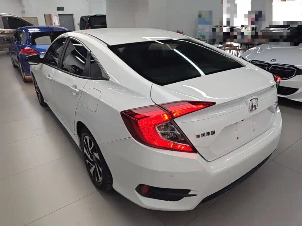 Civic 220 TURBO CVT Luxury
