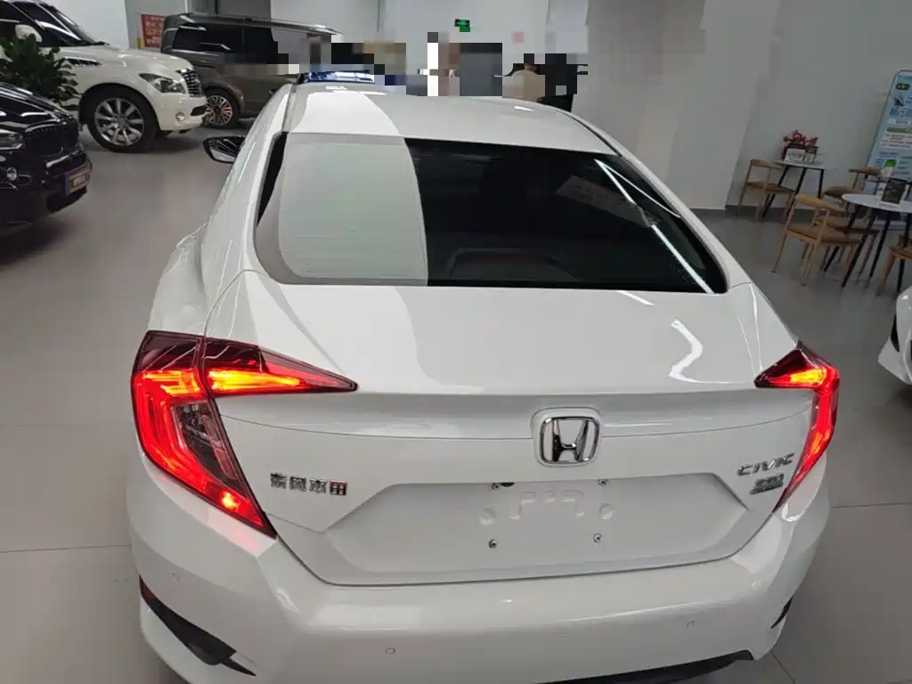 Civic 220 TURBO CVT Luxury