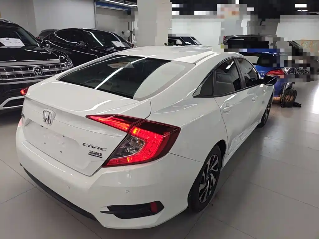 Civic 220 TURBO CVT Luxury