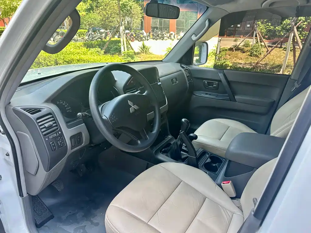 Pajero 帕杰罗 2011款 V73 3.0 L MT GLS