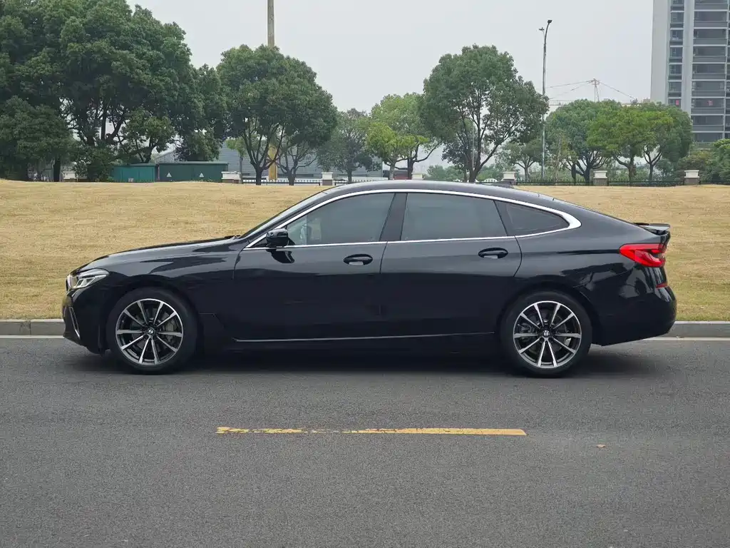 BMW 6 Series GT 630 i Luxury Design Package