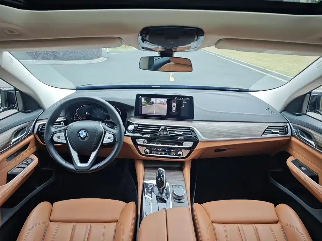 BMW 6 Series GT 630 i Luxury Design Package