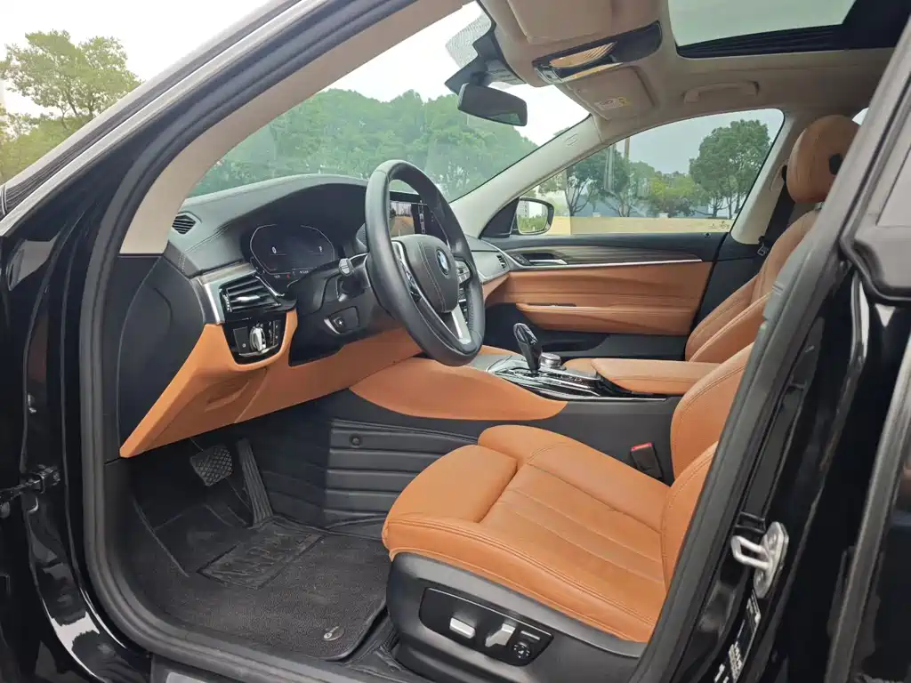 BMW 6 Series GT 630 i Luxury Design Package