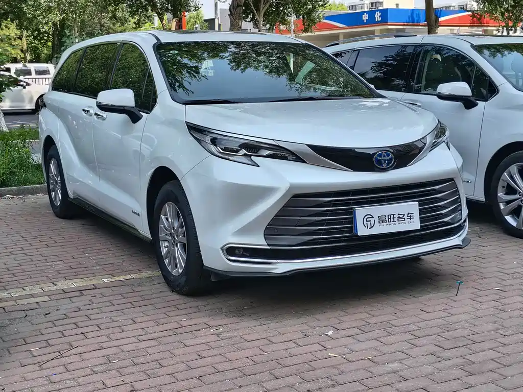 Sienna 2.5 L Hybrid Distinguished