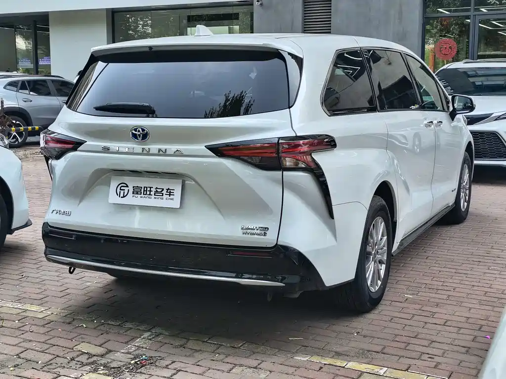 Sienna 2.5 L Hybrid Distinguished