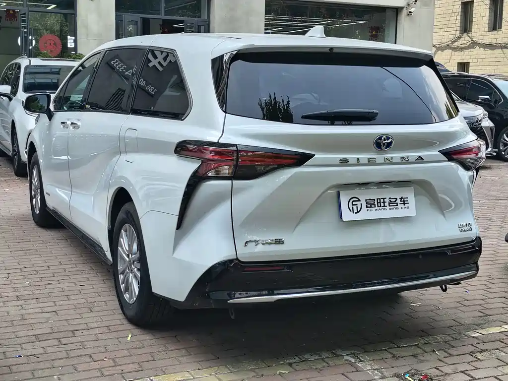 Sienna 2.5 L Hybrid Distinguished