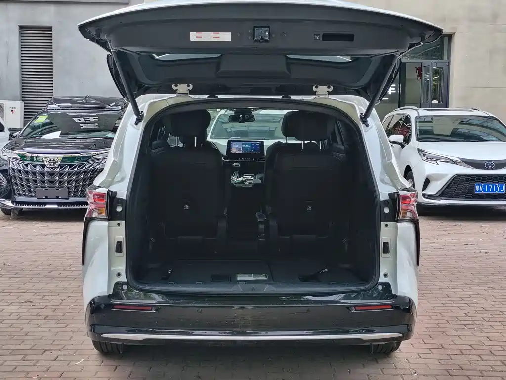 Sienna 2.5 L Hybrid Distinguished