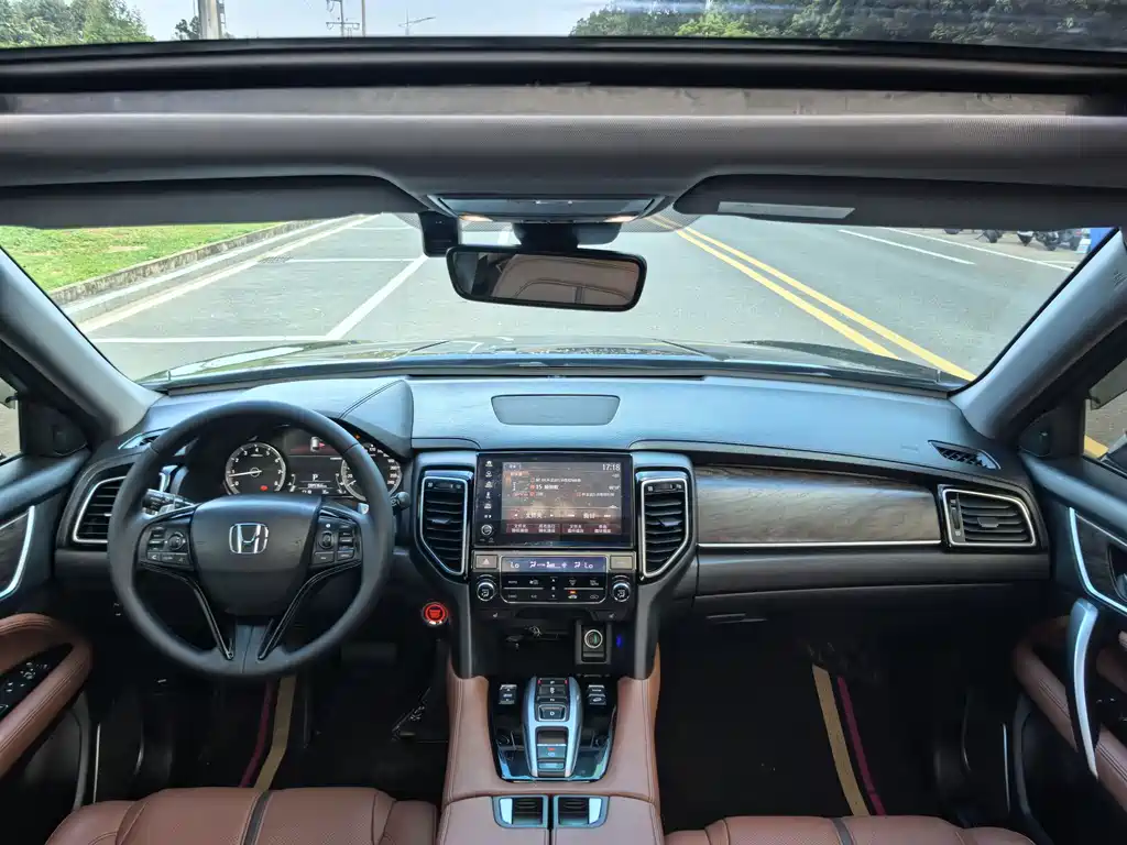 Honda UR-V 370 TURBO 4 WD Premium