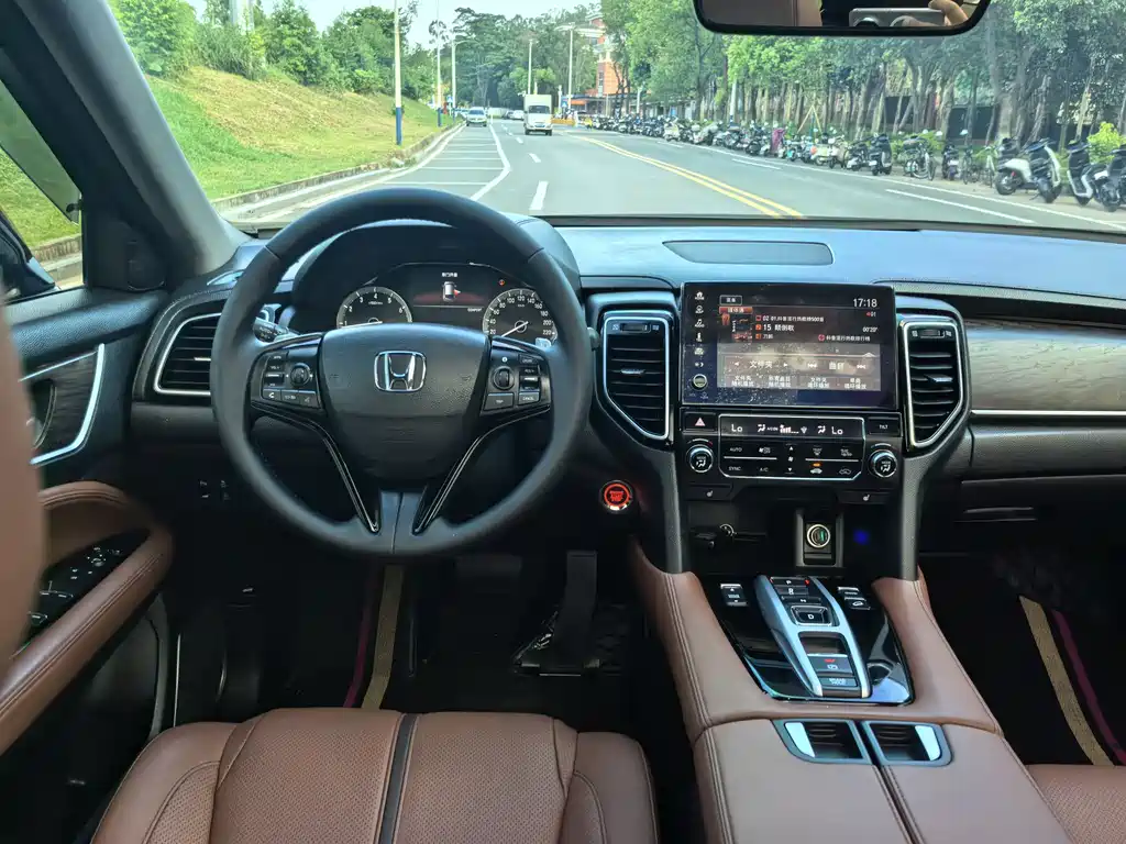Honda UR-V 370 TURBO 4 WD Premium