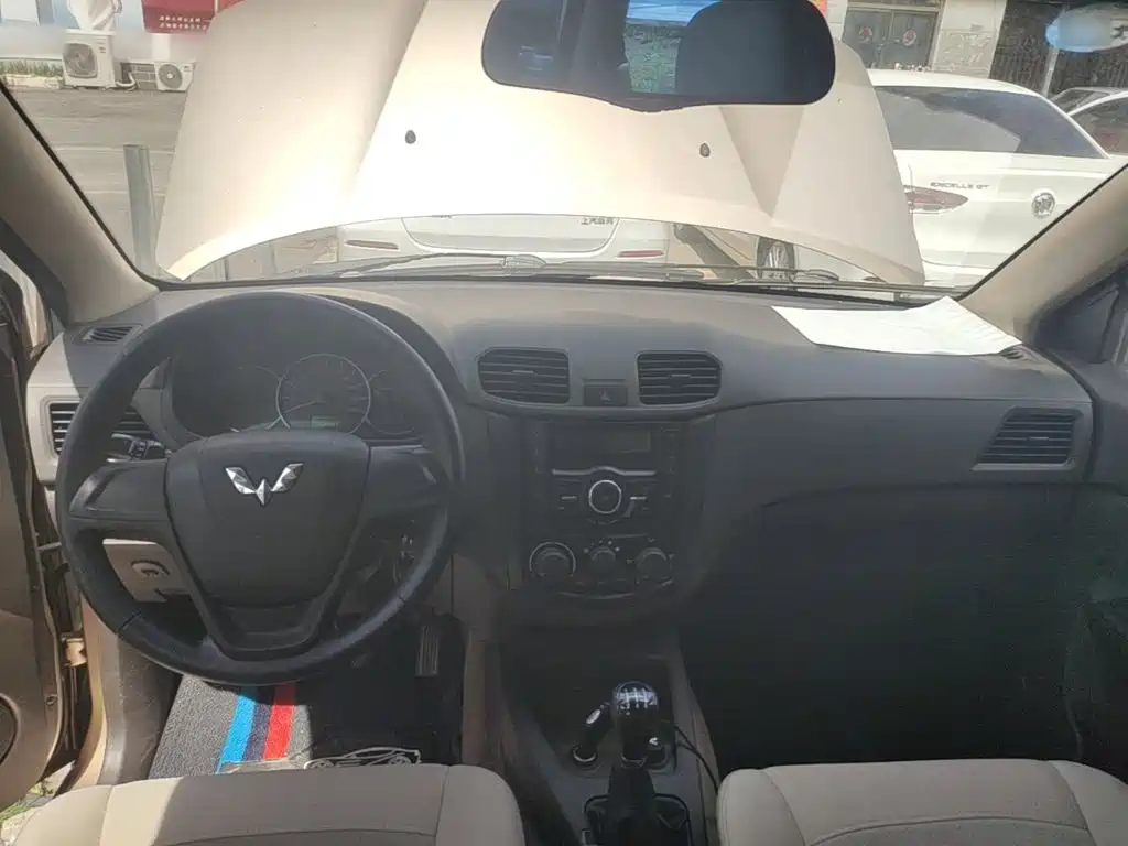 Wuling Hongguang 五菱宏光 2014款 1.5 L 标准型