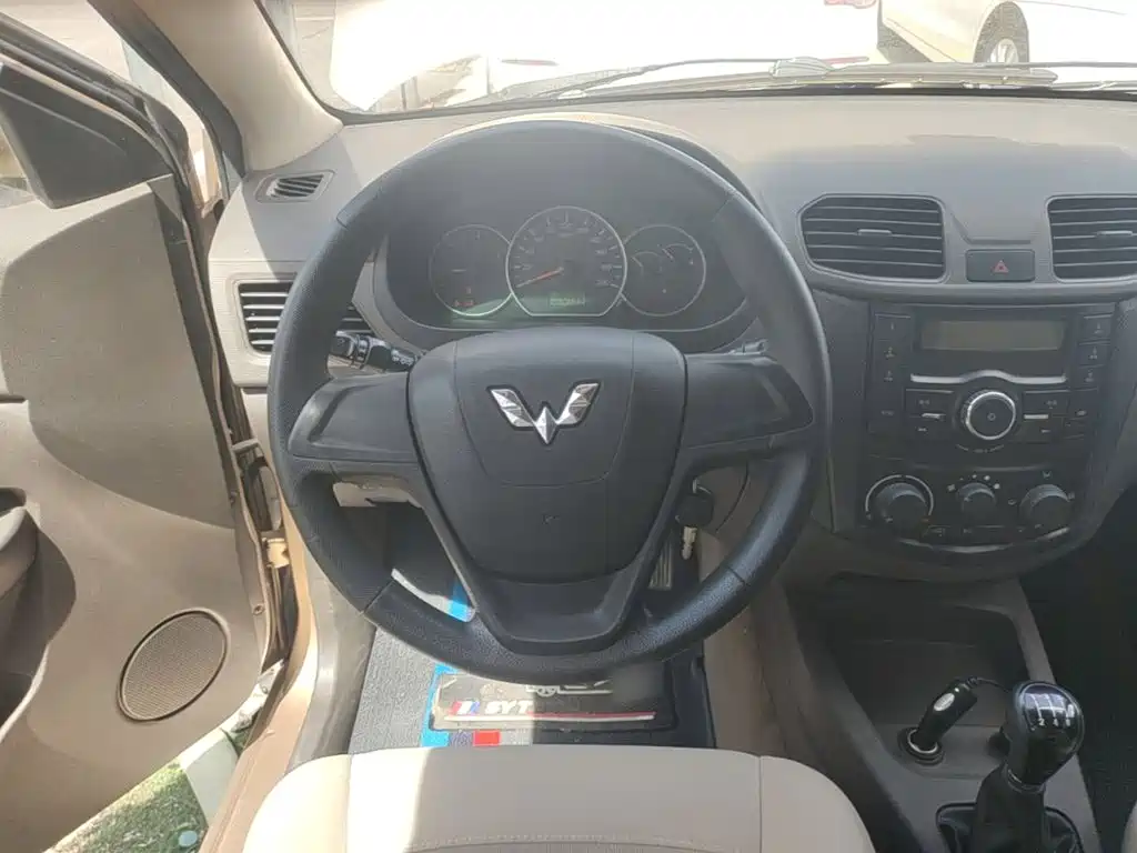 Wuling Hongguang 五菱宏光 2014款 1.5 L 标准型