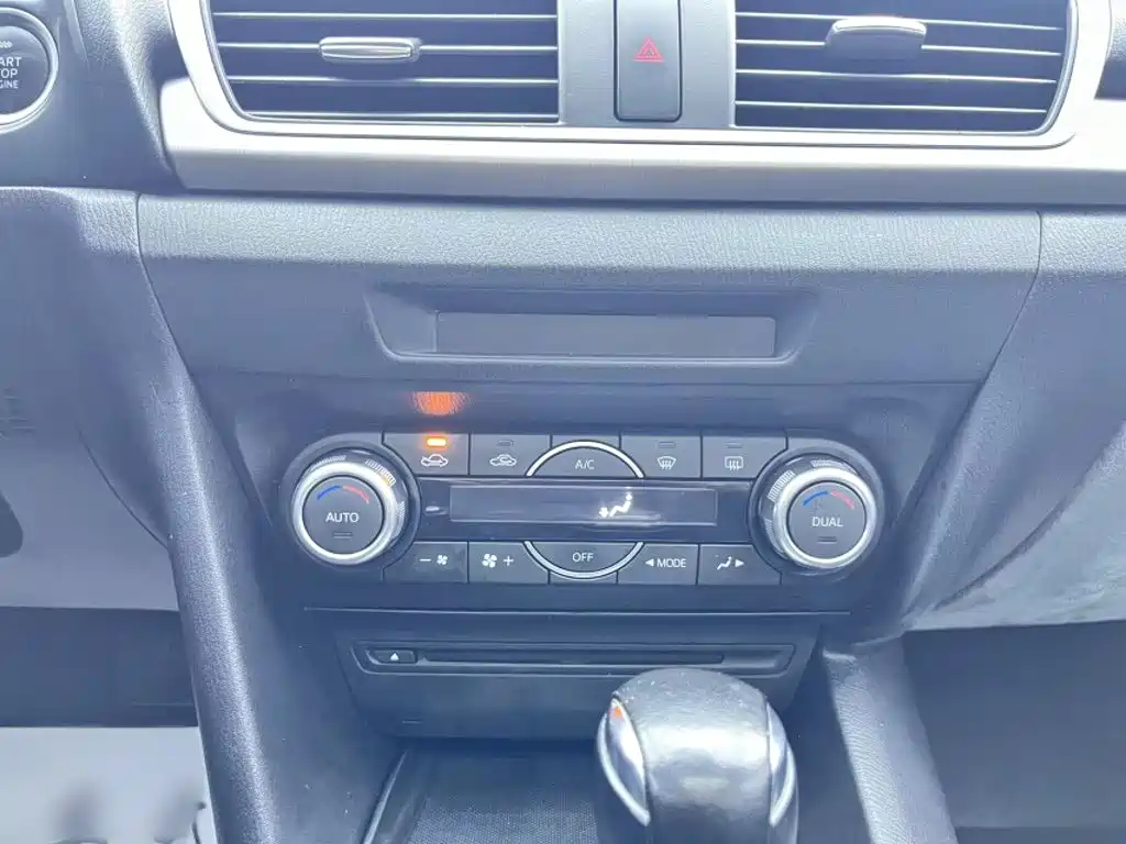 Mazda 3 Axela Sedan 1.5 L Auto Luxury