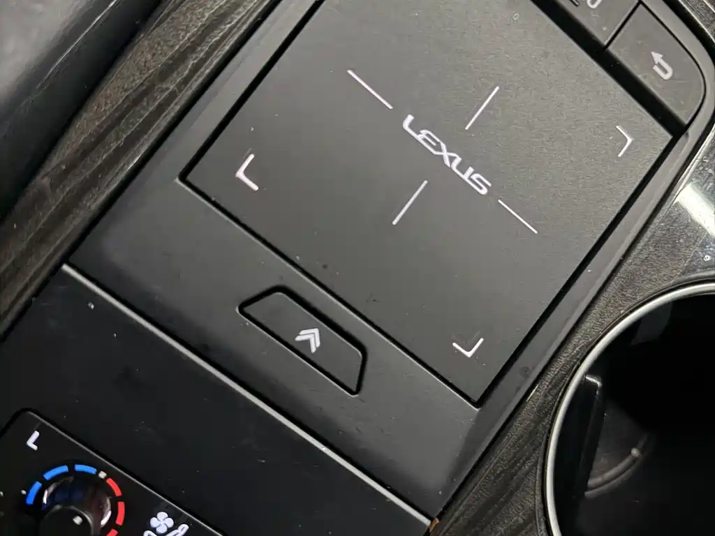Lexus LM 300 h 7-seat Elegant