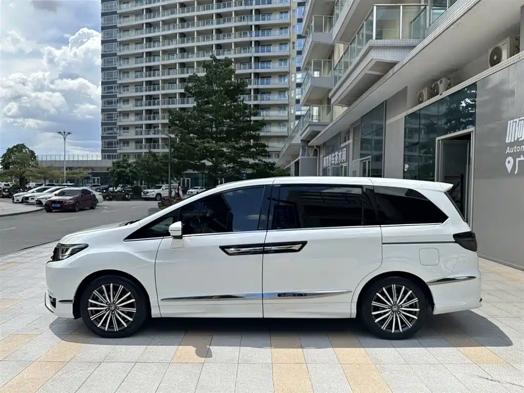 Elysion 2.0 L e:HEV Luxury