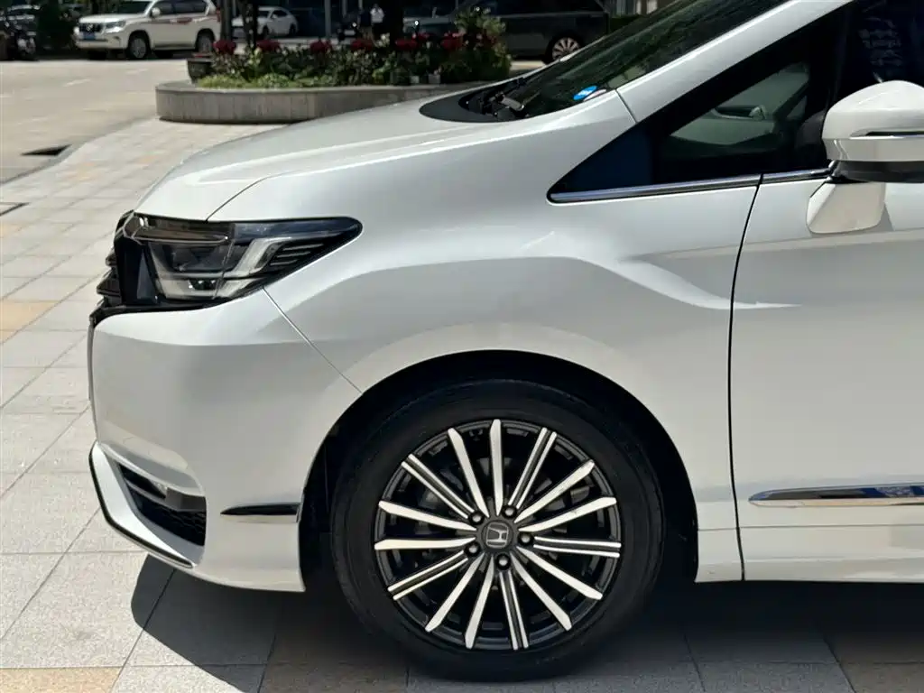 Elysion 2.0 L e:HEV Luxury