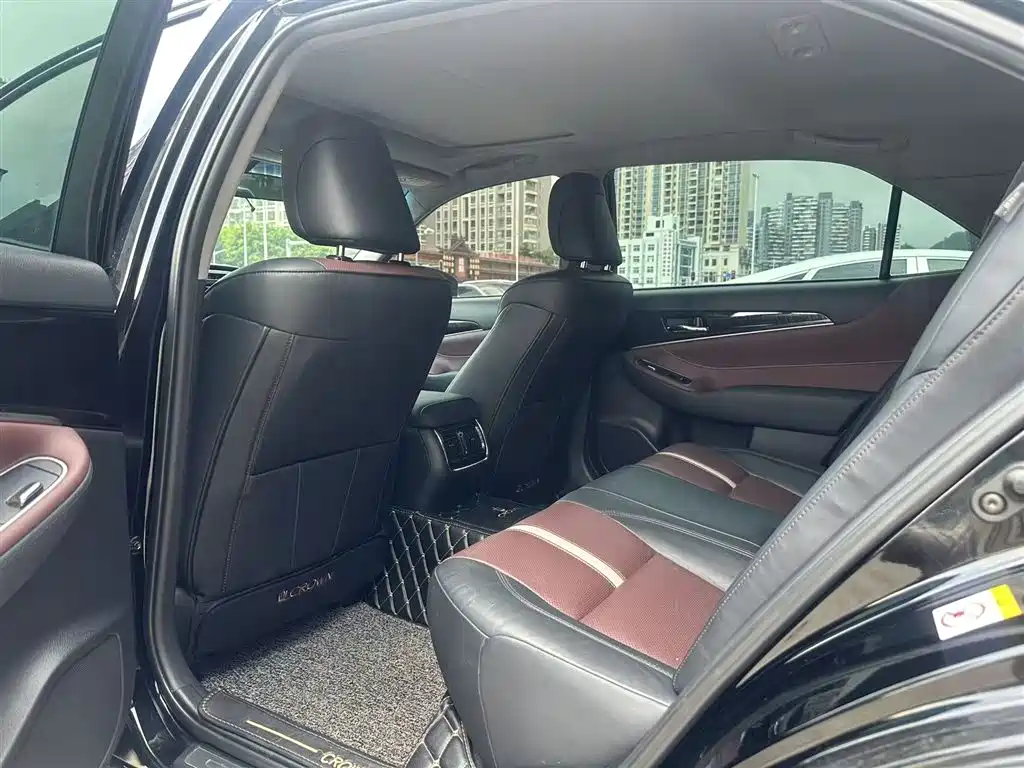 Crown 2.0 T Sport