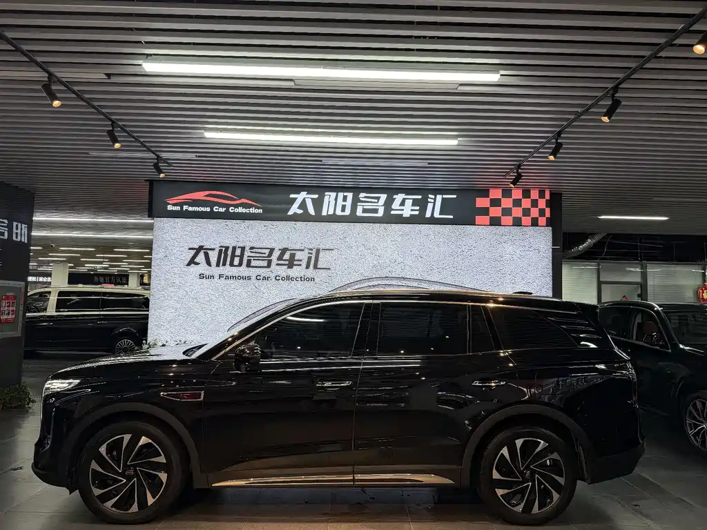 Hongqi HS7 PHEV 2.0 T PHEV 4 WD Flagship Smooth 6-seat
