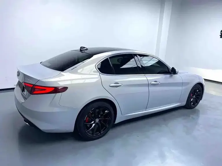 Alfa Romeo Giulia 2.0 T 280 HP Luxury