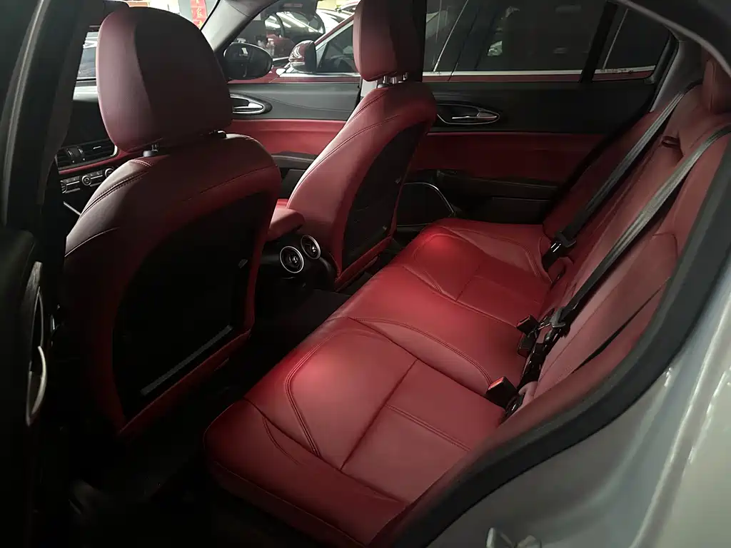 Giulia 2.0 T 280 HP Luxury