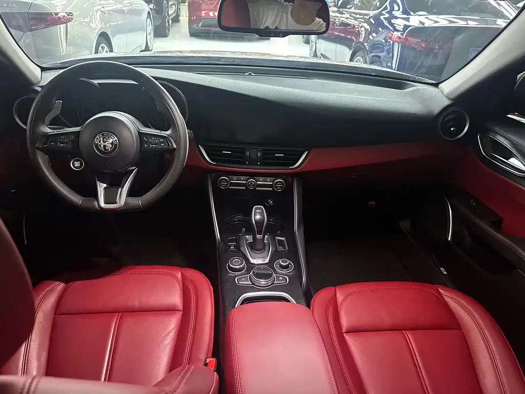 Giulia 2.0 T 280 HP Luxury