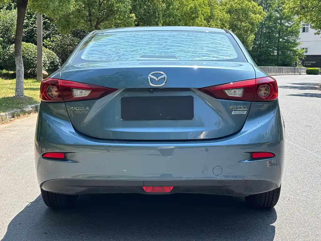 Mazda 3 Axela Sedan 1.5 L Auto Luxury