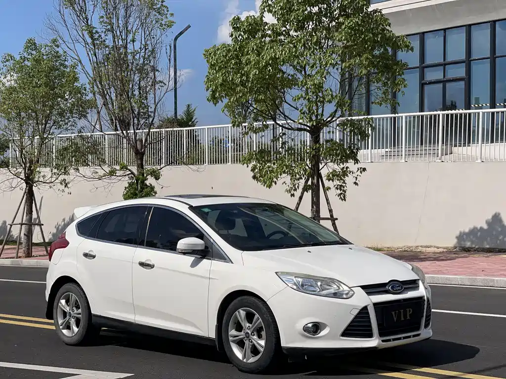 Focus Hatchback 1.6 L Auto Style