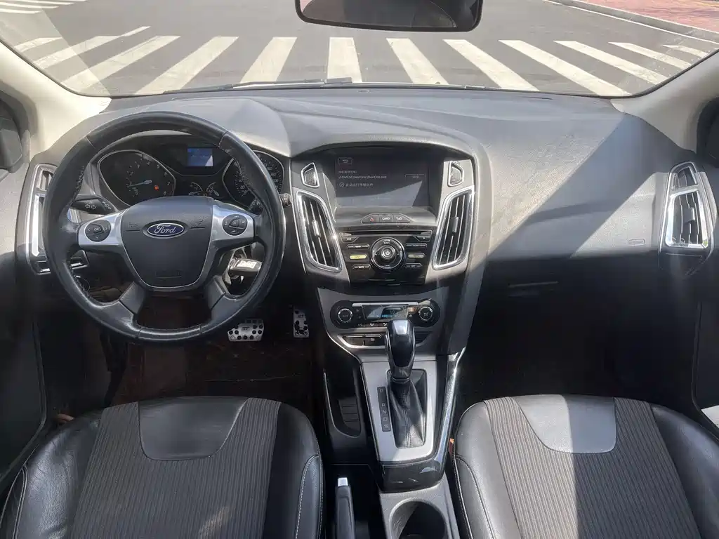 Focus Hatchback 1.6 L Auto Style