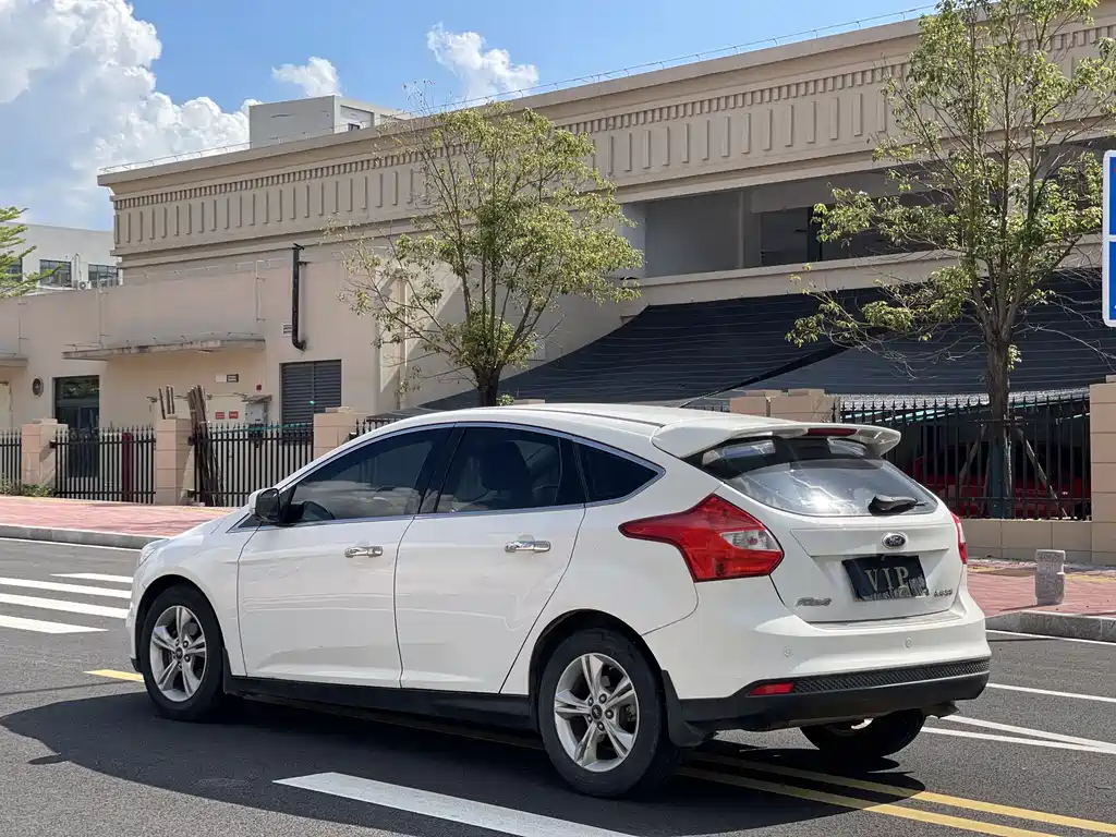 Focus Hatchback 1.6 L Auto Style